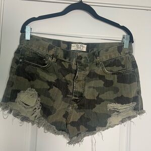 We The Free Loving Good Vibrations Camo Denim Shorts Camo Size 30